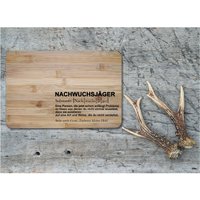 Personalisiertes Holz Frühstücksbrett Mit Hochwertiger Laser-Gravur in Zwei Größen, Das Perfekte Geschenke Für Jäger Und Jägerinnen von Landkautz