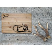Personalisiertes Holz Frühstücksbrett Mit Hochwertiger Laser-Gravur in Zwei Größen, Das Perfekte Geschenke Für Jäger Und Jägerinnen von Landkautz