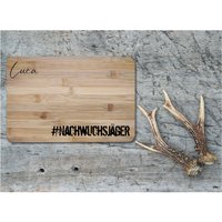 Personalisiertes Holz Frühstücksbrett Mit Hochwertiger Laser-Gravur in Zwei Größen, Das Perfekte Geschenke Für Jäger Und Jägerinnen von Landkautz
