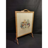 Biedermeier Fireplace Kamin Schutzscreen Paravent Aus Holz Mit Gobelin Stickerei Raumteiler Handarbeit Vintage Shabby Echt Holzrahmen von Landmum