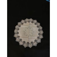 Handklöppeldeckchen Handgeklöppelte Spitze Vintage Tischdecken Decke Geklöppelt Leinen Beige Handarbeit Weissstickerei Klöppeldecke 51cm Handklöppeldeckchen Handgeklöppelte Spitze Vintage Tischdecken Decke Geklöppelt Leinen Beige Handarbeit Weissstickerei Klöppeldecke 51cm von Landmum