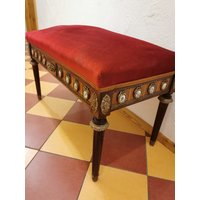 Hocker Im Ormolu Stil Sitzbank Ottomane Mit Verzierungen Und Porzellan Plaketten Bank von Landmum