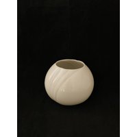 Johann Seltmann Vohenstrauß Vase Weiß Shabby Blumenvase Vintage Johann Seltmann Vohenstrauß Vase Weiß Shabby Blumenvase Vintage von Landmum
