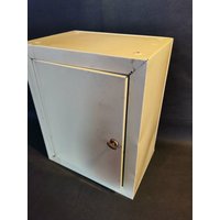 Medizinschrank Metall Schrank Hängeschrank Vintage 60Er Jahre Wandschrank Regal Pimp It Up von Landmum