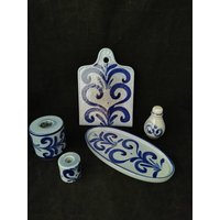 Sgrafo Set Brettchen Kerzenhalter Schale Handarbeit Blaue Keramik Salzglasur 70Er Jahre Westerwälder von Landmum