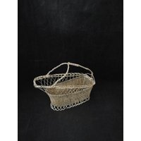 Uralter Flaschenkorb Flaschenhalter Geflochten Shabby Metall Versilbert von Landmum