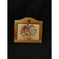 Vintage Gobelin Schlüsselbrett Retro Design Schlüssselaufbewahrung 28cm X 25cm 5 Petit Point Vintage Gobelin Schlüsselbrett Retro Design Schlüssselaufbewahrung 28cm X 25cm 5 Petit Point von Landmum