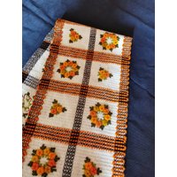 Vintage Kleiner Bestickter Wollteppich Läufer Shabby Teppich Tischdecke Wandteppich 137cm X 35cm Vintage Kleiner Bestickter Wollteppich Läufer Shabby Teppich Tischdecke Wandteppich 137cm X 35cm von Landmum