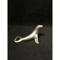 Vintage Metall Großer Flaschenöffner Kapselheber Sammlerstück Seehund Seelöwe von Landmum