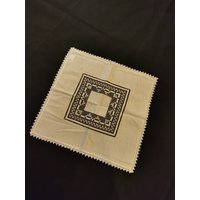 Vintage Tischdecke Mit Borte Deckchen Filetdecke Decke Beige Handarbeit Stickerei Filetstickerei Vintage Tischdecke Mit Borte Deckchen Filetdecke Decke Beige Handarbeit Stickerei Filetstickerei von Landmum