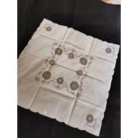 Vintage Tischdecke Stickdecke Bestickte Decke Mitteldecke 85cm X Vintage Tischdecke Stickdecke Bestickte Decke Mitteldecke 85cm X von Landmum