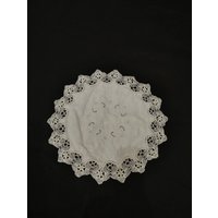 Zauberhafte Leinen Weissstickerei Tischdecke Klöppelspitze Decke Vintage Handarbeit Klöppeldecke Shabby Geklöppelt 46cm von Landmum