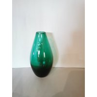Zauberhafte Vase Form Design Rheinkristall Grüne Deutsche Mid-Century Glasvase Leichlingen von Landmum