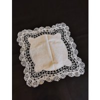 Zauberhafte Vintage Tischdecke Klöppelspitze Decke Handarbeit Klöppeldecke Shabby Geklöppelt Leinen 46cm von Landmum
