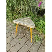 Zauberhafter Kleiner Rockabilly Beistelltisch Tisch Vintage 60Er Design Möbel Stil Couchtisch Rarität von Landmum