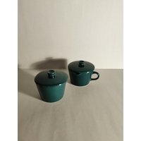 Zuckerdose Und Milchkännchen Arabia Finnland Teema Kilta Grün Petrol Design Kaj Franck Original 60Er Vintage Finland Dark Green Milk Jug Zuckerdose Und Milchkännchen Arabia Finnland Teema Kilta Grün Petrol Design Kaj Franck Original 60Er Vintage Finland Dark Green Milk Jug von Landmum