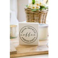 Minischild "'fresh Brewed Coffee'', Küchenschild, Für Kaffeeliebhaber, Holzaufsteller, Küchendeko, Landhausküche, Landhausdeko Minischild "'fresh Brewed Coffee'', Küchenschild, Für Kaffeeliebhaber, Holzaufsteller, Küchendeko, Landhausküche, Landhausdeko von Landtraeume
