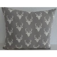 Kissen Hülle Hirschkopf Grau Creme Baumwollstoff Und Rückseite Beigefarbener, Edler Canvasstoff 53 X 45 cm von Landwerke