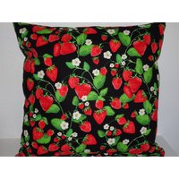 Kissen Hülle Motiv Erdbeeren Baumwoll - Und Canvasstoff Gemütlichkeit Beere Urig Bauernhof Natur Feld Erbeerpflanzen Erdbeerfeld Obst Frucht von Landwerke