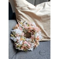 Trockenblumen-Mooskranz in Pastellfarbtönen I Tischdeko Geschenk Frühlingskranz Wandschmuck Türkranz Tischkranz Artikel 014 von LandwerkeShop