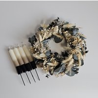 Trockenblumenkranz Mit Konservierten Eukalyptus I Moderner Adventskranz Wandschmuck Tischkranz Weihnachten Deko von LandwerkeShop