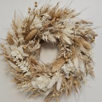 Trockenblumenkranz in Beige I Trockenkranz Natur Natürlicher Tischkranz Weihnachten Deko Boho Moderner Adventskranz Artikel 009 von LandwerkeShop