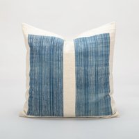 Vintage Hill Tribe Indigo X Hanf Kissenhülle 50X50 cm Batik Hmong Textil Gestreift Patch Kissen Handgewebt Natur Blau Creme von LannaPassa