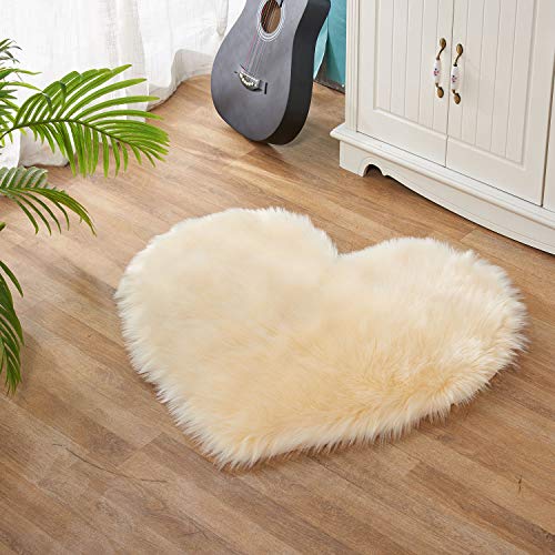 Lanqinglv Faux Lammfell Teppich Kunstfell Schaffell Shaggy Teppiche Longhair Fell Universal für Wohnzimmer Schlafzimmer Kinderzimmer Nachahmung Wolle Bett-Vorleger Sofa Matten(Beige,30x40cm) von Lanqinglv