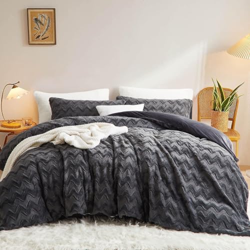 Lanqinglv Plüsch Bettwäsche 135x200 Dunkelgrau Kunstfell Flauschig Winterbettwäsche Warme Kuschelig Flanell Fleece Wellenmuster Biber Bettbezug mit Reißverschluss und 1 Kissenbezug 80x80cm Lanqinglv Plüsch Bettwäsche 135x200 Dunkelgrau Kunstfell Flauschig Winterbettwäsche Warme Kuschelig Flanell Fleece Wellenmuster Biber Bettbezug mit Reißverschluss und 1 Kissenbezug 80x80cm von Lanqinglv
