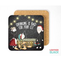 Lustiger Weihnachtsuntersetzer Secret Santa Mat Geschenk Dekoration Esstisch Bier Liebhaber Trinken Ist Schlecht Für Ihren Elfen Stickman Cc05 Lustiger Weihnachtsuntersetzer Secret Santa Mat Geschenk Dekoration Esstisch Bier Liebhaber Trinken Ist Schlecht Für Ihren Elfen Stickman Cc05 von LantherBlack