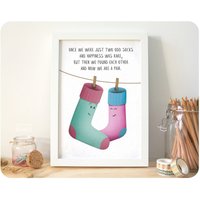 Zwei Seltsame Socken/Lustiges Jahrestagsgeschenk Geburtstagsgeschenk A4 Wandbild Ehemann Hochzeitsgeschenk Süßes Verlobungsgeschenk von LantherBlack