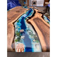 Handgefertigter Epoxidharz-Esstisch, Epoxidharztisch, Maßgefertigt 96" X 40" Walnussholz, Ozeanaquarium-Thema Epoxidharz, Flusstisch, Bestellung von LaraWoodsEpoxy