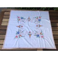 Vintage Bestickte Kreuzstich Handarbeit Tischdecke Blume Tee Party Leinen von Larahomesweethome