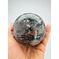 Schöne Große Schwarze Larimar Kugel Mit Basis, Schwarzer Larimar, Heilstein, Kristallkugel, Edelsteinkugel, Meditationsstein, Schwarzer Carbon von LarimarMiner