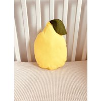 Gelbes Zitronenkissen, Zitronenförmiges Kissen Für Nursey, Zitronenkissenkissen Home Decor, Sommer-Kinderzimmer von LaritaMush