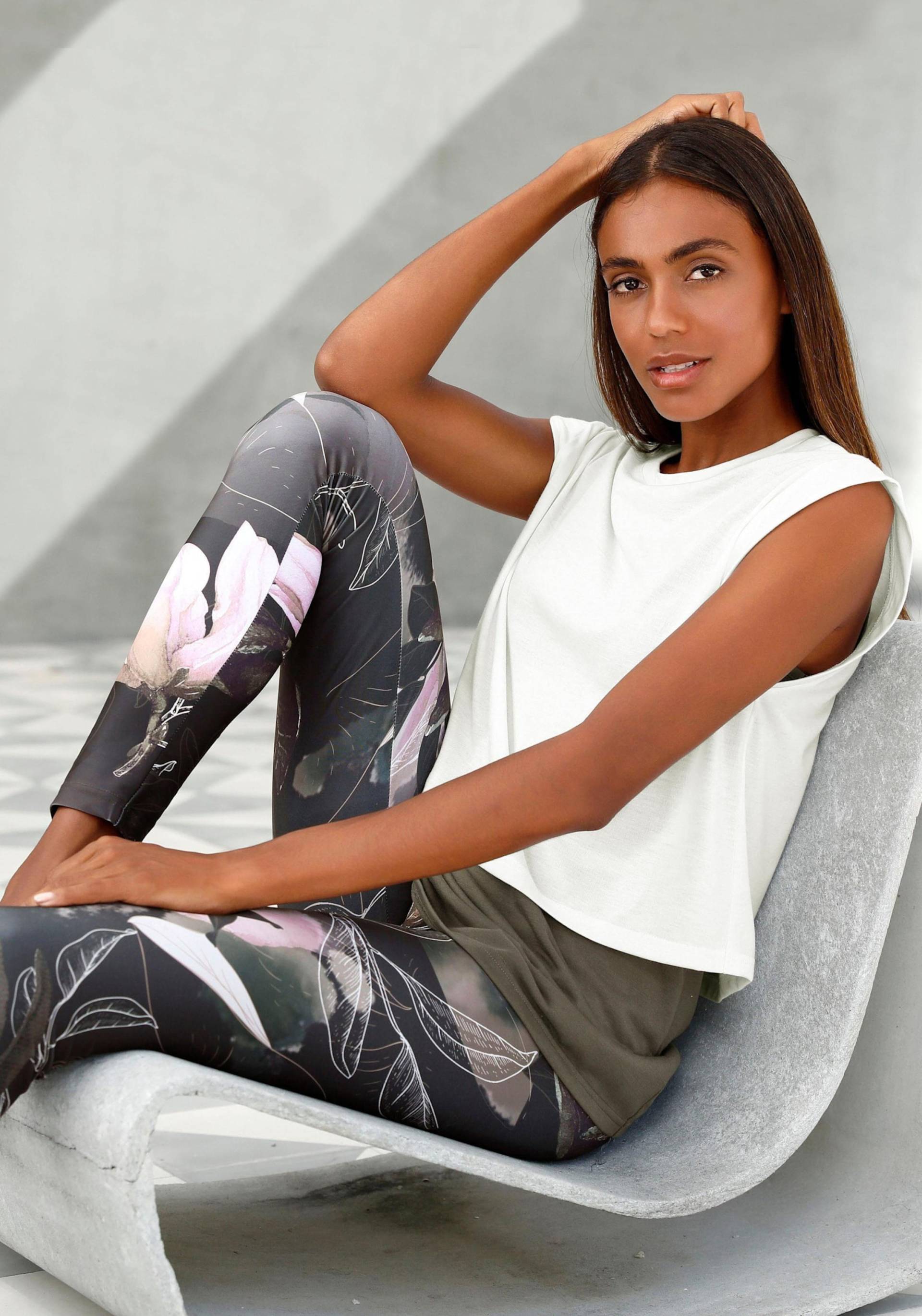 Leggings in gemustert-khaki-hellrosa von LASCANA ACTIVE von LASCANA ACTIVE