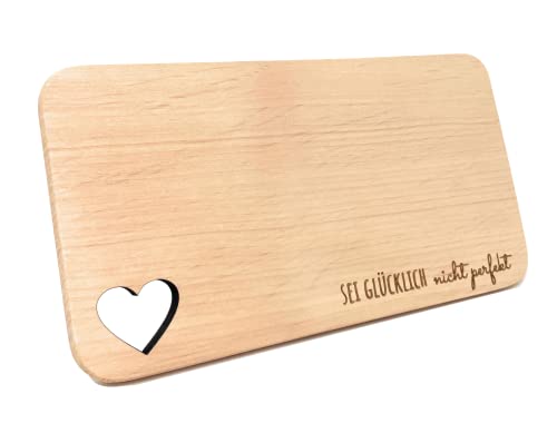 Frühstücksbrettchen aus Erle massiv mit Herzausschnitt und Gravur (Sei Glücklich - nicht perfekt) von Laser Tattoo
