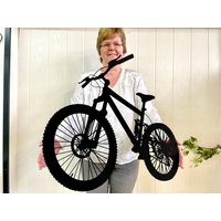 Fahrrad Holz Wandbild Mountainbike 61x59cm Dirt Jump Bike Radfahren Berge Garagenwände Verschönern Geschenk Für Radfahrer Schilder E-Bike Fahrrad Holz Wandbild Mountainbike 61x59cm Dirt Jump Bike Radfahren Berge Garagenwände Verschönern Geschenk Für Radfahrer Schilder E-Bike von LaserAuermann