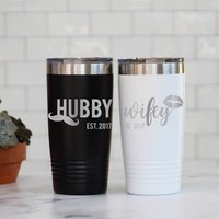 Ehemann Und Ehefrau Edelstahlbecher 2Er Set - Hochzeitsgeschenk Paarbecher Brautgeschenk Ehemann Und Ehefrau Edelstahlbecher 2Er Set - Hochzeitsgeschenk Paarbecher Brautgeschenk von LaserPrintCo