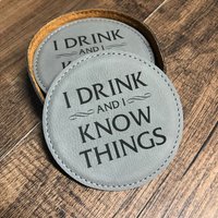 Laser Gravierte Untersetzer Aus Veganem Leder "I Drink & I Know Things" Laser Gravierte Untersetzer Aus Veganem Leder "I Drink & I Know Things" von LaserPrintCo