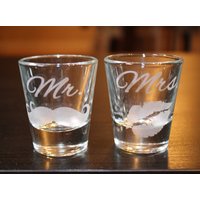 Mr. Und Mrs Shot Gläser - Set 2 Schnurrbart-Lippen von LaserPrintCo