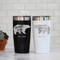 Oma Bär Opa Becher Set Laser Gravierte Thermobecher Oma Bär Opa Becher Set Laser Gravierte Thermobecher von LaserPrintCo