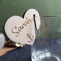 Personalisierte Glas Namensschilder, Hochzeit Tischdekoration, Party Hen Geschenk, Hochzeitsgeschenke, Getränkemarker, Anker, Am Meer von LaserStudioLV