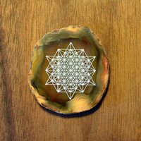 64 Seitige Tetraeder Gravierter Achat - Heilige Geometrie Home Dekor Von Lasertrees Geode Crystal Unikat Lt40139 von LaserTrees