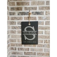 Monogramm Schiefer Zeichen | Appx. 14 "x 10", Personalisierte Stein Tür Zeichen, Benutzerdefinierte Schneidebrett Mit Aufhänger String von LaserWorksIL