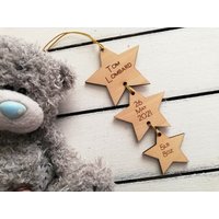 Personalisiertes Neues Baby Andenken, Willkommen Geschenk, Kinderzimmer Deko, Shower Personalisierte Holz Sterne, Gold von LaserWorksMM