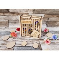Lustiger Cadburys Creme Eierhalter Osterhase Knastzelle von LaserXdesigns