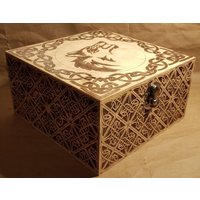 Holzbox Holzkiste Gravur Wolf Keltisch Celtic 16x16 cm von LasergravurenShop
