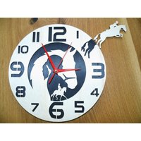 Holz-Wanduhr "Pferd & Reiterin" Holz-Wanduhr "Pferd & Reiterin" von Laserund3d