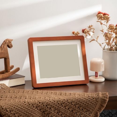 Runder Eckrahmen aus Massivholz mit Aufhängung und Staffelei-Ständer, entworfen für die Präsentation Ihrer Lieblingsfotos an Wänden oder Tischplatten Runder Eckrahmen aus Massivholz mit Aufhängung und Staffelei-Ständer, entworfen für die Präsentation Ihrer Lieblingsfotos an Wänden oder Tischplatten von Lastdaytime